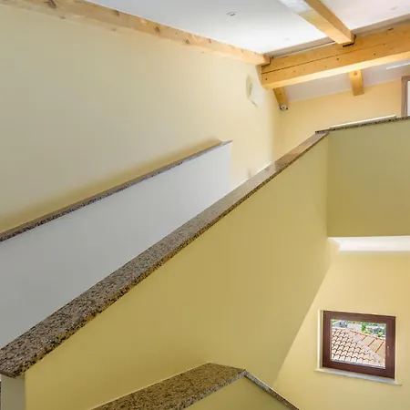 Apartman In With House Sea View