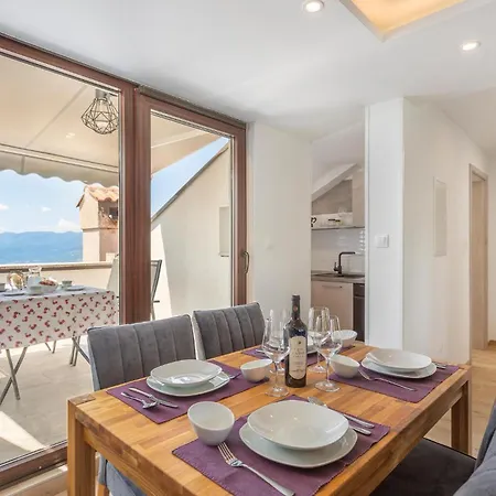 In With House Sea View Apartman