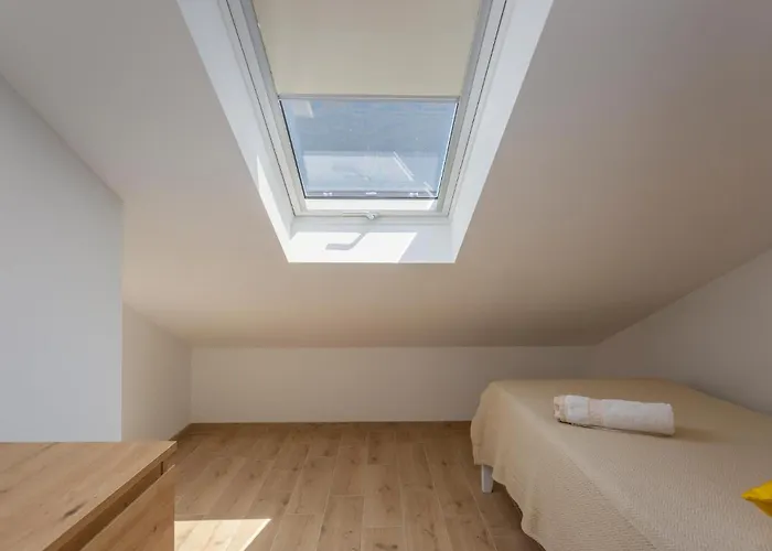 2 Bedroom Stunning In *