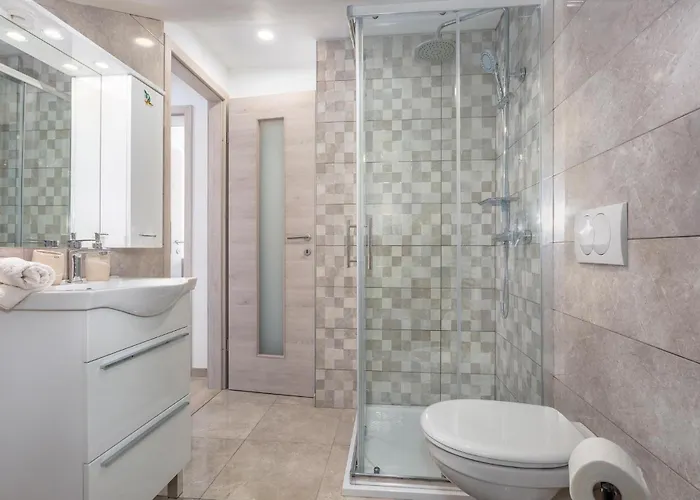 2 Bedroom Stunning In *