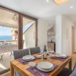 In With House Sea View Lejlighed