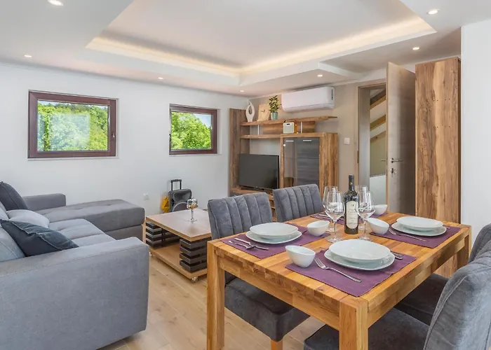 2 Bedroom Stunning In *