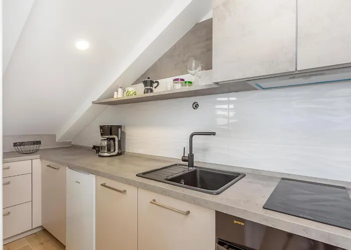 2 Bedroom Stunning In Appartement Rijeka