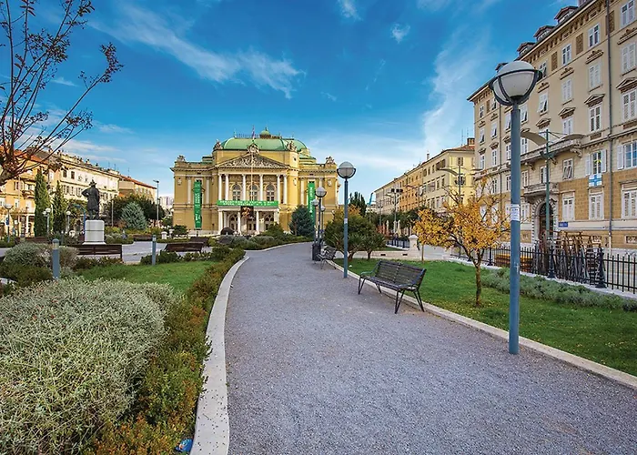 2 Bedroom Stunning In Appartement Rijeka